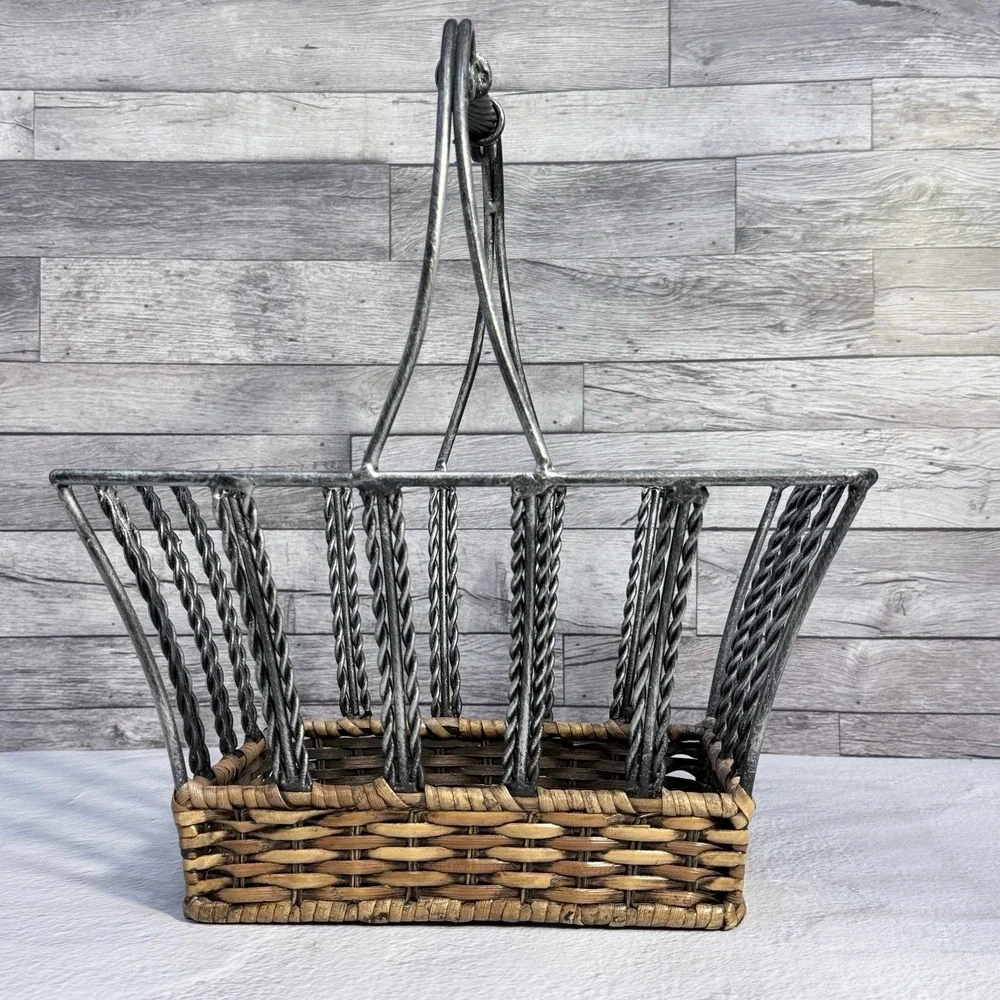 Rustic Metal Wicker Basket Farmhouse Decor Storage‎ Caddy Spring Display